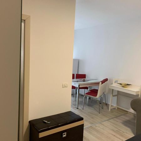 Apartament Cu 2 Camere Oradea Exterior photo