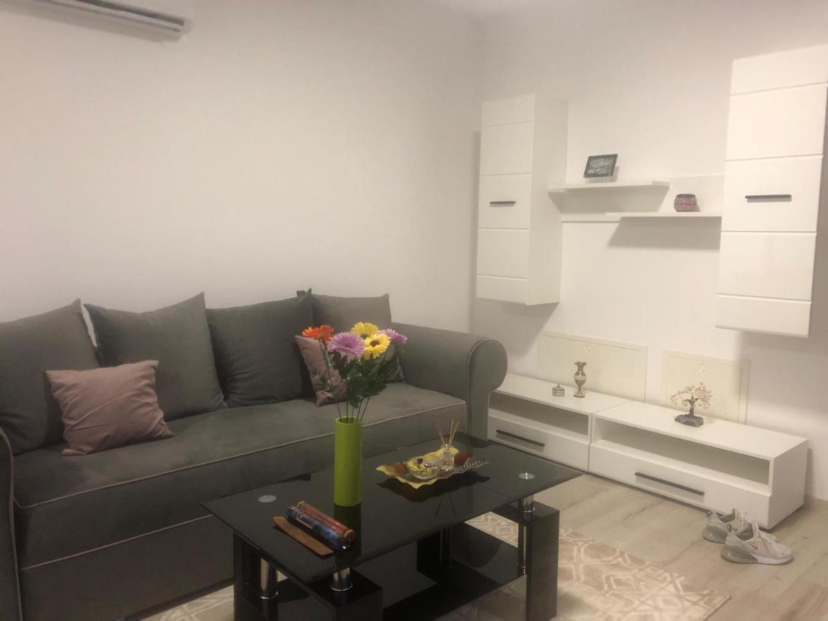 Apartament Cu 2 Camere Oradea Exterior photo