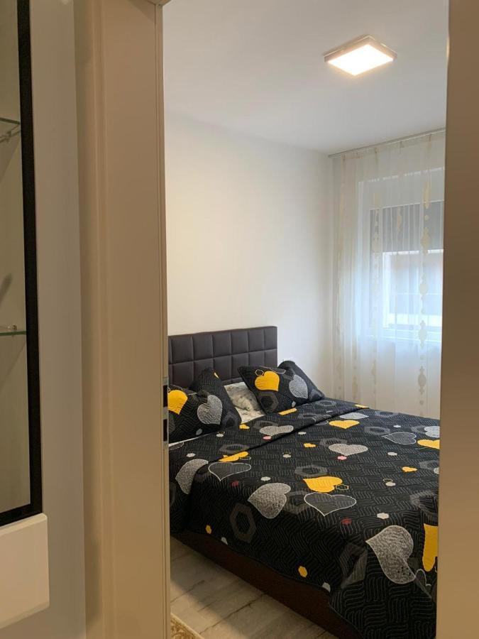 Apartament Cu 2 Camere Oradea Exterior photo
