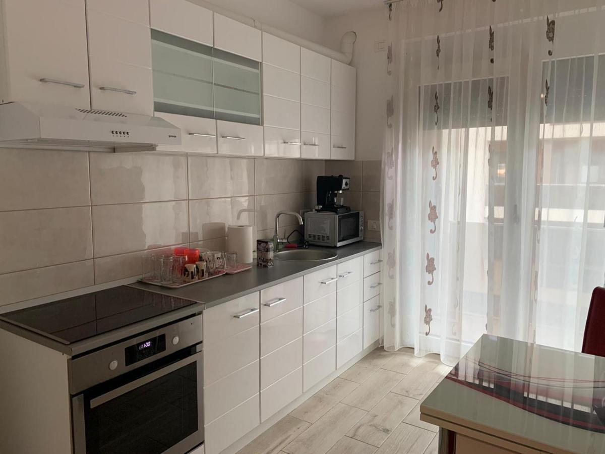 Apartament Cu 2 Camere Oradea Exterior photo